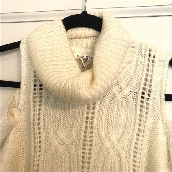 Cable knit cold shoulder sweater - Picture 2 of 2